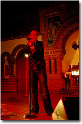 Eine sch&ouml;ne Atmosph&auml;re: Anke in der Passionskirche...
